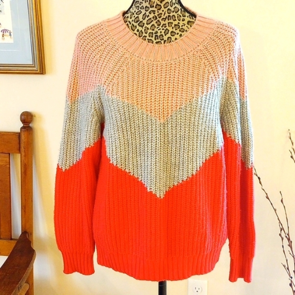 Splendid Collection Ladies Chevron Sweater Size:S Color:Coral, Pink, Gray